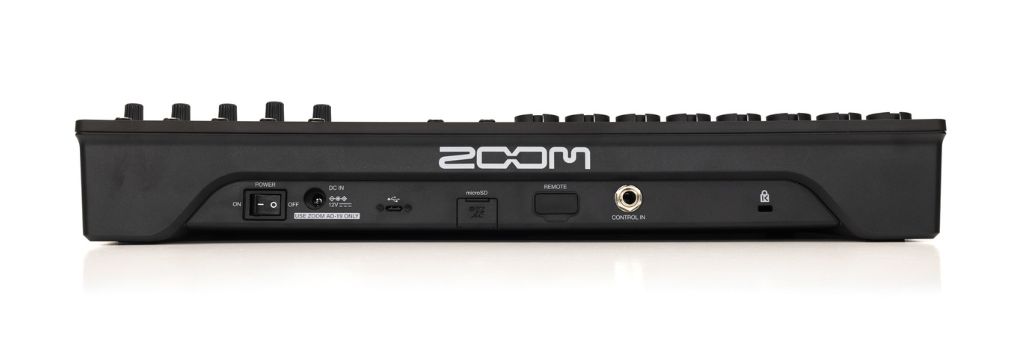 Rückseitige Anschlüsse mit Stromversorgung, USB, Control-In und Erweiterungsoptionen – klar strukturiert und praxisnah zugänglich.