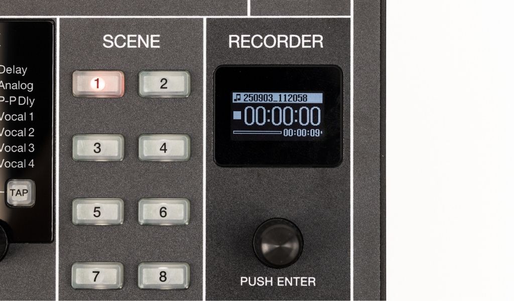 Szenenspeicher und integrierter Recorder sind zentral angeordnet und erlauben schnellen Zugriff im laufenden Betrieb.