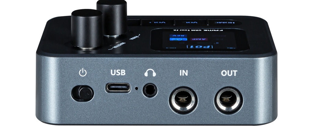 Rückseite des FAME URM Tour FX Ampmodellers mit Power-Schalter, USB-C, Kopfhörerbuchse, Eingang und Ausgang.