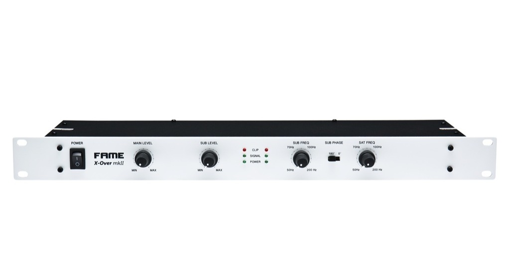 FAME X-Over MKII 19-Zoll-Frequenzweiche mit Reglern für Main Level, Sub Level, Sub-Frequenz, Phase und Satelliten-Frequenz.