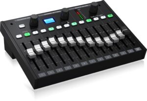 Der Behringer P24 bringt einen übersichtlichen Personal-Mixer für In-Ear-Monitoring direkt an den Musikerplatz.