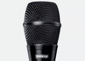 Shure KSM9HS Kondensator-Gesangsmikrofon im Test mit schwarzem Metallkorb für professionellen Live-Gesang.
