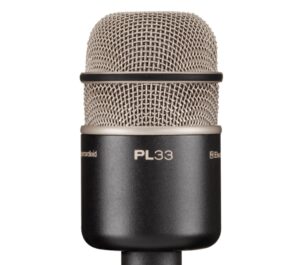 Electro-Voice PL33 Bassdrum-Mikrofon mit schwarzem Gehäuse und silberfarbenem Mikrofonkorb in der Nahaufnahme.